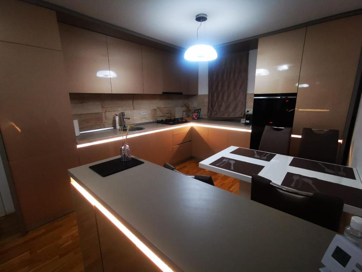 טימישוארה Luxury Apartment. 10 Minutes Taxi Ride To Center מראה חיצוני תמונה