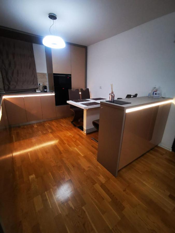 טימישוארה Luxury Apartment. 10 Minutes Taxi Ride To Center מראה חיצוני תמונה